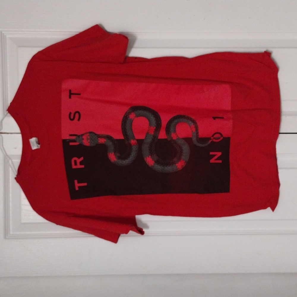Trust noone shirt